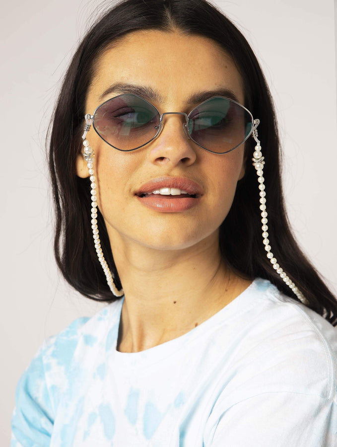 Pearly Sunglasses Chain | Sunglasses | Skinnydip London - Model Image 1
